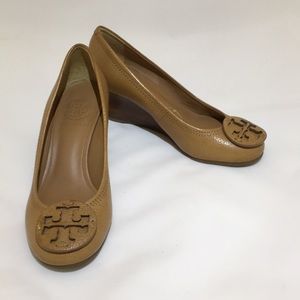 Tory Burch nude 2.5” wedge heels
